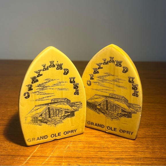 Yellow Clothing Iron Grand Ole Opry Design Salt & Pepper Shaker Shakers Japan - Picture 5 of 9